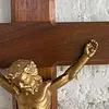 Crucifijo Madera Y Resina