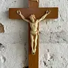 Crucifijo De Pared Madera Y Resina - 1980