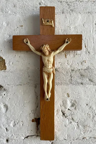 Crucifijo De Pared Madera Y Resina - 1980