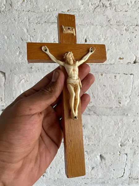 Crucifijo De Pared Madera Y Resina - 1980