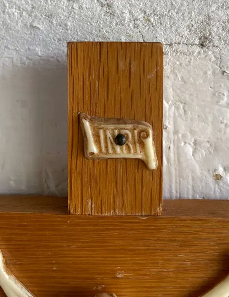 Crucifijo De Pared Madera Y Resina - 1980