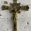 Crucifijo Dorado De Pared Y Crucero Calado - Colombia 1980