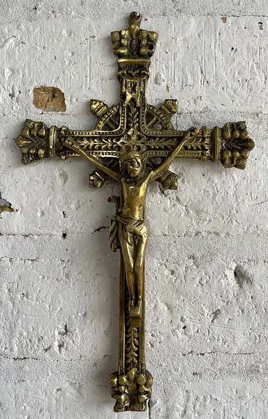 Crucifijo Dorado De Pared Y Crucero Calado - Colombia 1980