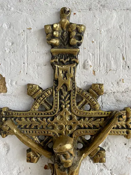 Crucifijo Dorado De Pared Y Crucero Calado - Colombia 1980