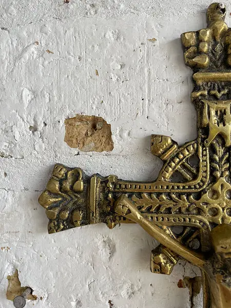 Crucifijo Dorado De Pared Y Crucero Calado - Colombia 1980