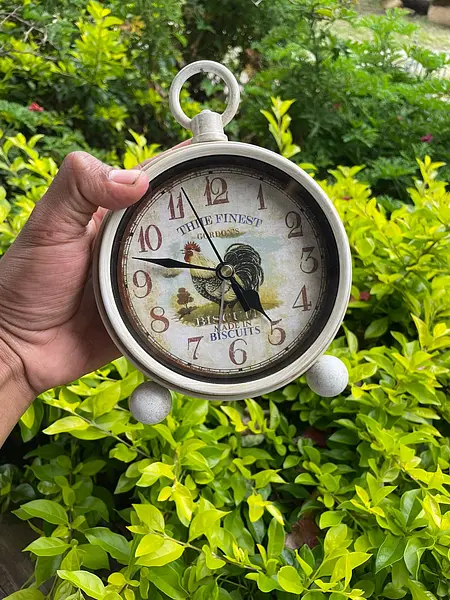 Reloj Metálico De Mesa Redondo Con Patas