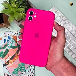 Silicon Case Fucsia Protector Cámaras Iphone 15pro+