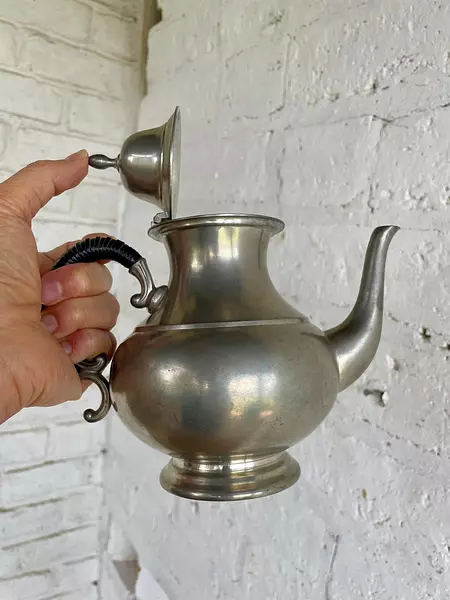 Tetera Mediana Metálica Mango Revestido - Paises Bajos 1950