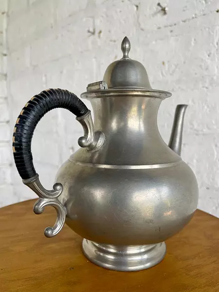 Tetera Mediana Metálica Mango Revestido - Paises Bajos 1950