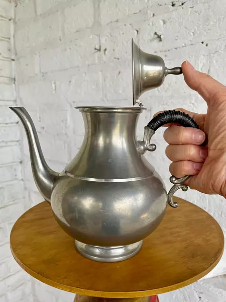 Tetera Grande Metálica Mango Revestido - Países Bajos 1950