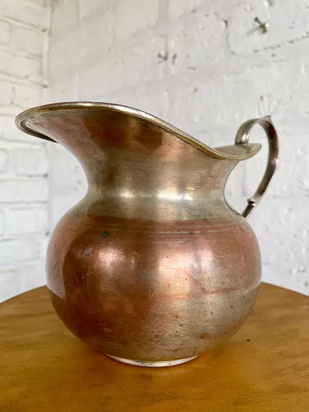 Jarra Plateada Con El Cobre A La Vista
