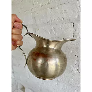 Jarra Plateada Con El Cobre A La Vista