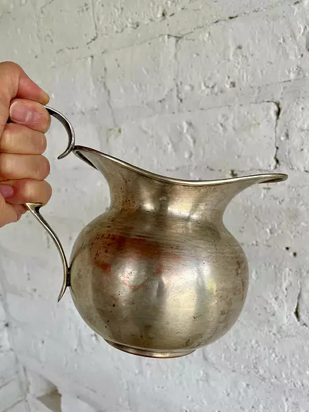 Jarra Plateada Con El Cobre A La Vista