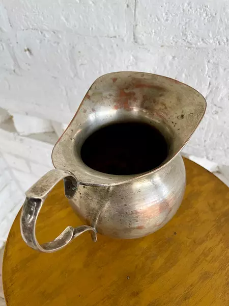 Jarra Plateada Con El Cobre A La Vista