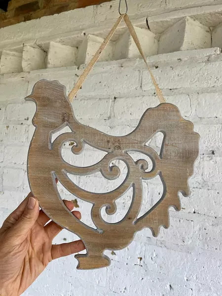 Figura De Gallina Calada Con Arabescos