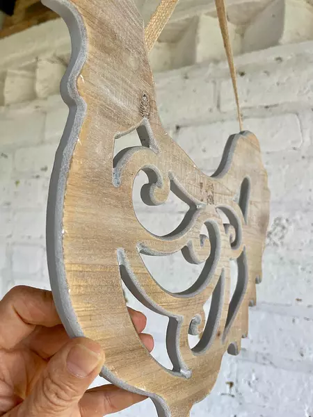 Figura De Gallina Calada Con Arabescos