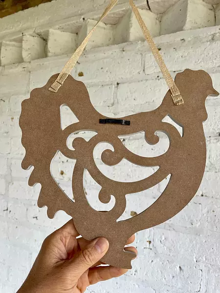 Figura De Gallina Calada Con Arabescos