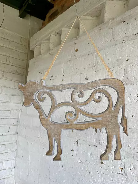 Silueta De Vaca Calada Con Arabescos