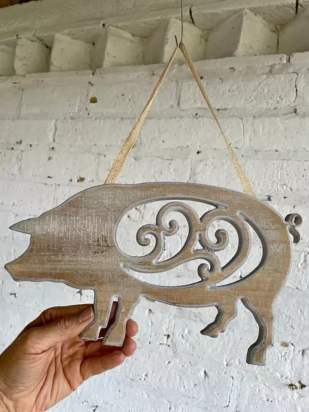 Silueta De Cerdo Calado Con Arabescos