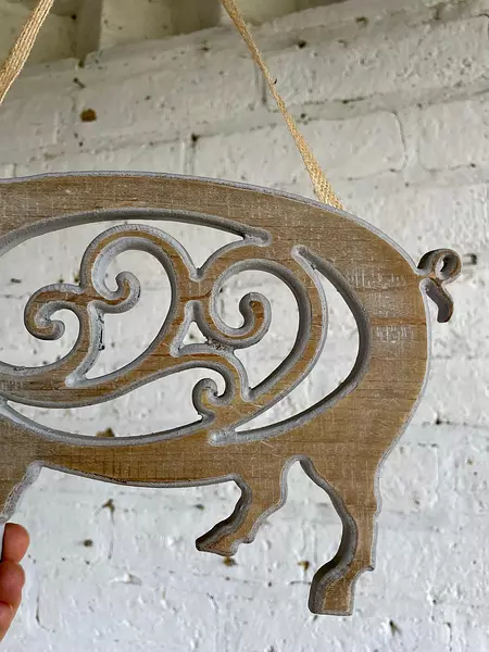 Silueta De Cerdo Calado Con Arabescos