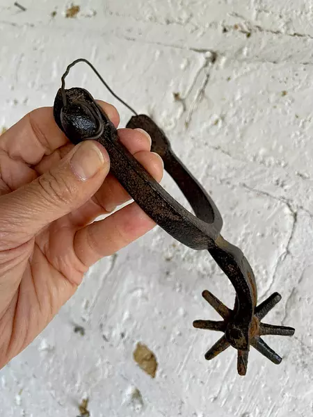 Espuela De Jinete De Hierro Fundido