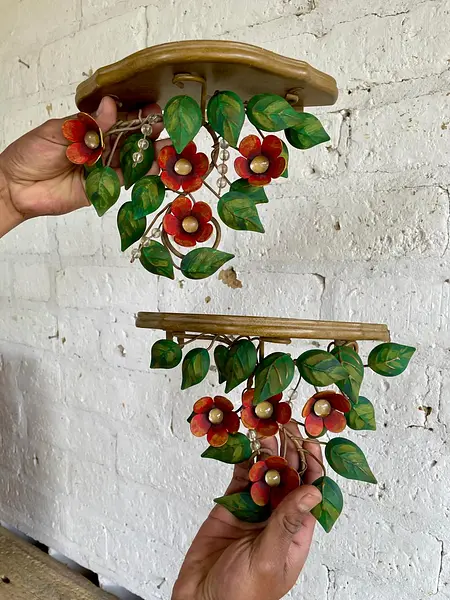 Repisas Con Flores Y Hojas Metálicas - 2000