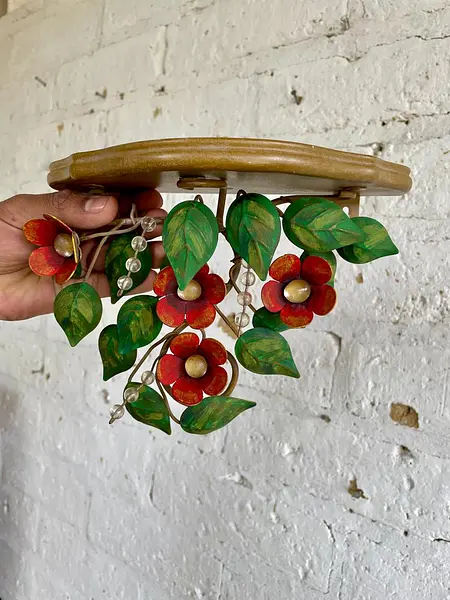 Repisas Con Flores Y Hojas Metálicas - 2000