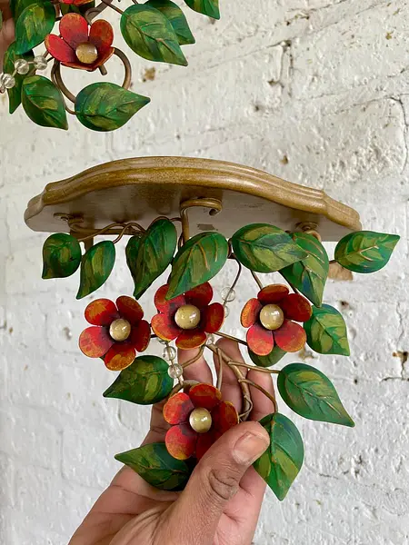 Repisas Con Flores Y Hojas Metálicas - 2000