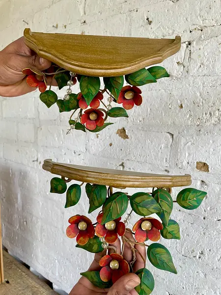 Repisas Con Flores Y Hojas Metálicas - 2000