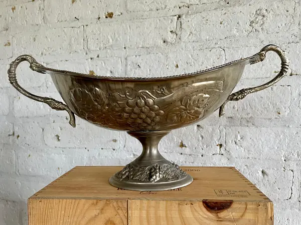 Copón Metálico Con Uvas Alto Relieve