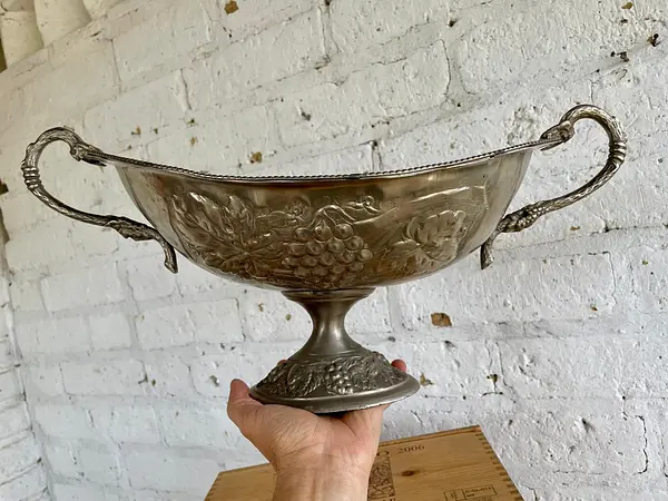 Copón Metálico Con Uvas Alto Relieve