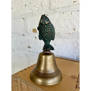 Campana De Mano Con Un Pez Como Mango