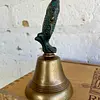 Campana De Mano Con Un Pez Como Mango