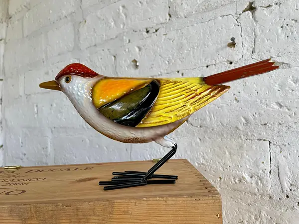 Pájaro Amarillo En Lámina Metálica Gruesa