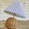 Lámpara De Mesa Base Ratán Y Caperuza Plisada