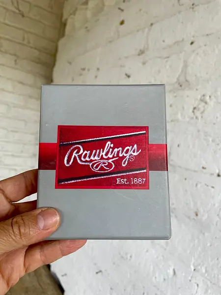 Billetera Plegable Rawlings En Cuero Natural - India 2020