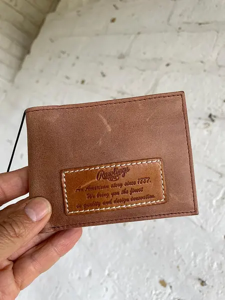 Billetera Plegable Rawlings En Cuero Natural - India 2020