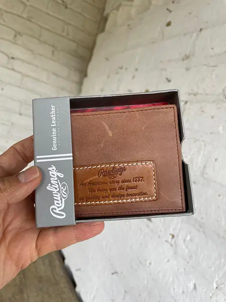 Billetera Plegable Rawlings En Cuero Natural - India 2020