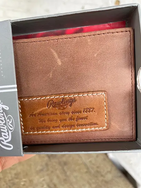 Billetera Plegable Rawlings En Cuero Natural - India 2020