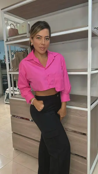 Camisa Fucsia – Estilo Vibrante Y Femenino
