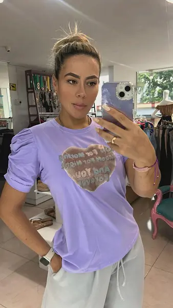 Camiseta Lila Manga Abullonada Elegante
