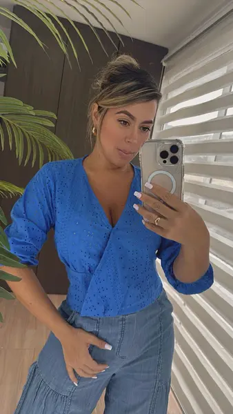 Blusa Elegante De Hojalillo Manga Larga