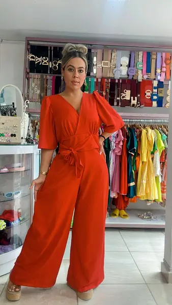 Enterizo Negro Cruzado – Elegante Y Atemporal