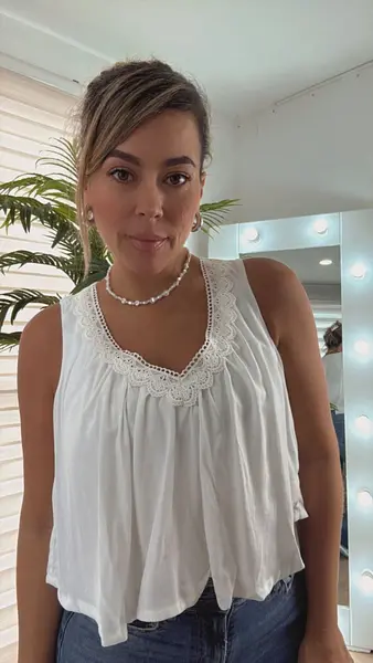 Blusa Blanca – Estilo Suave Y Femenino