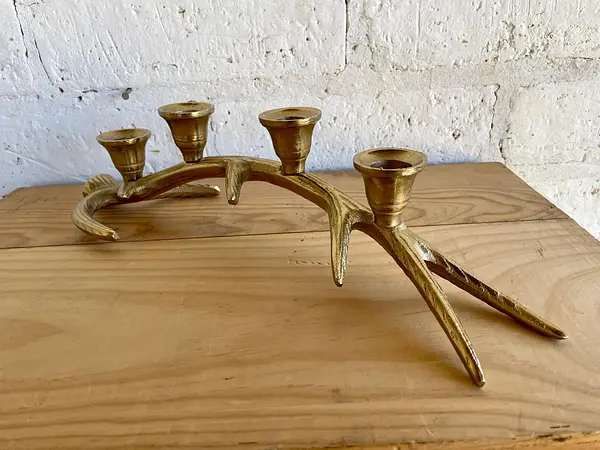 Candelabro Metálico Cacho Venado Para 4 Velas