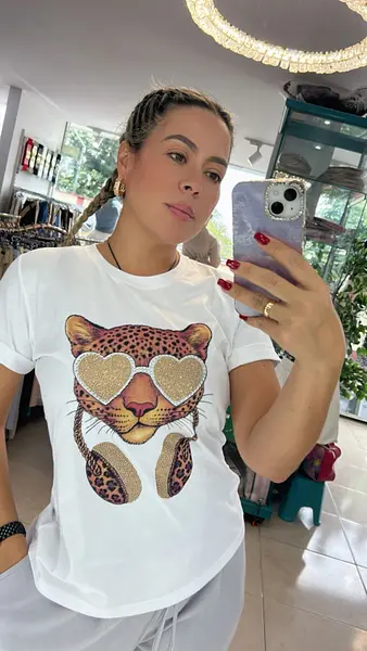 Camiseta Blanca De Algodón: Básico Esencial Con Estilo
