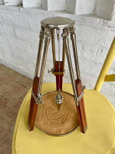 Péndulo Colgante En Trípode Zen De Arena - India 2005