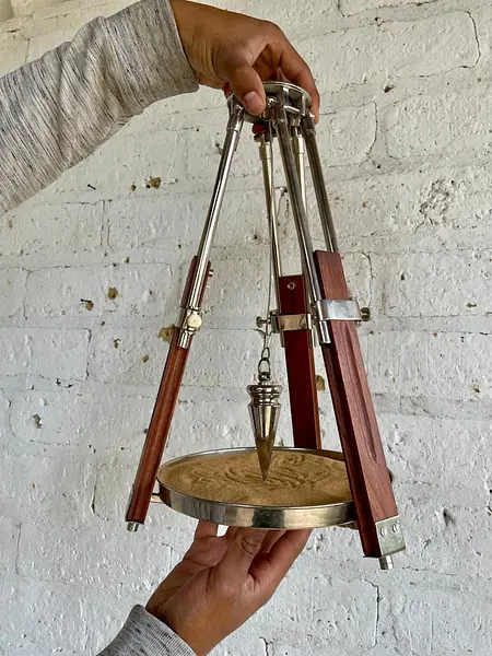 Péndulo Colgante En Trípode Zen De Arena - India 2005