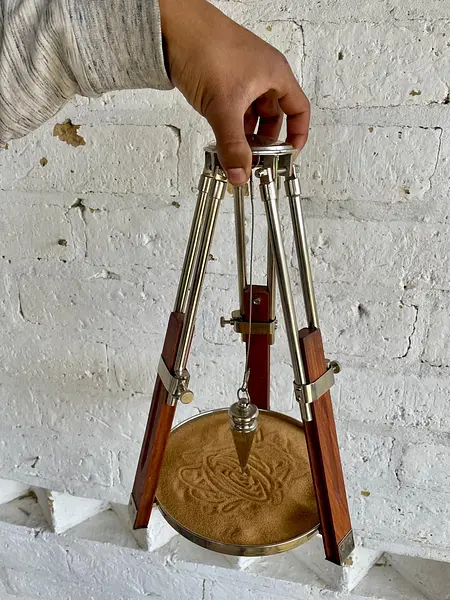 Péndulo Colgante En Trípode Zen De Arena - India 2005