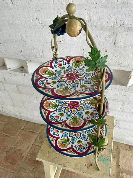 Soporte 3 Niveles Con Uvas Y Peras